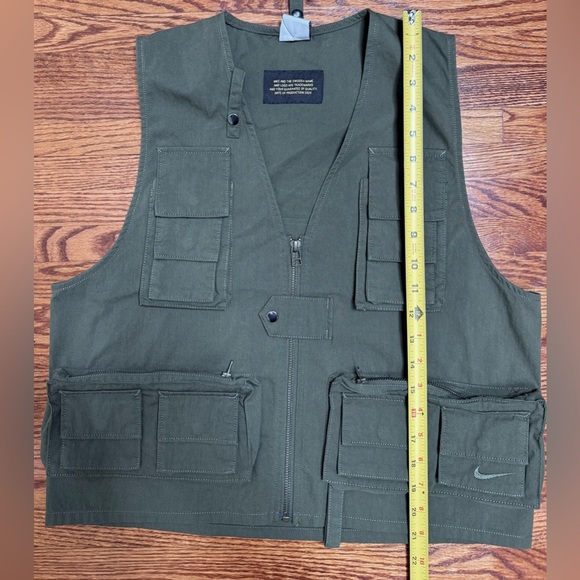 Gorgeous Nike Utility Vest!!!
Loose Fit - Picture 9 of 9